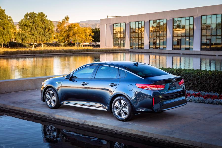  Kia Optima Hybrid 2016 года  (US) (фото 4 из 11)